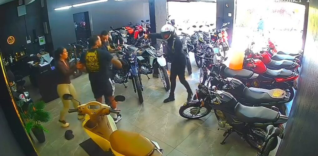 Dupla armada assalta concessionária de motos em Ubá
