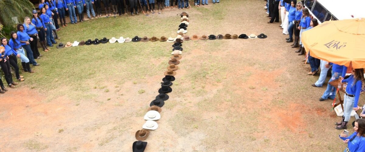Cavalgada do Batom reúne amazonas de Viçosa e municípios da região
