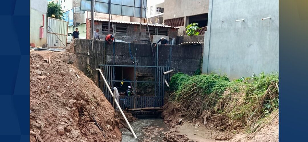 Prefeitura instala grade de contenção em galeria do Córrego da Conceição