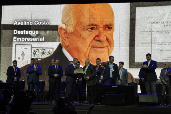 Fundador da Pif Paf Alimentos é reconhecido em evento nacional em São Paulo
