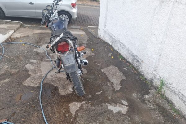 Motociclista é preso após perseguição policial durante operação de trânsito em São Geraldo