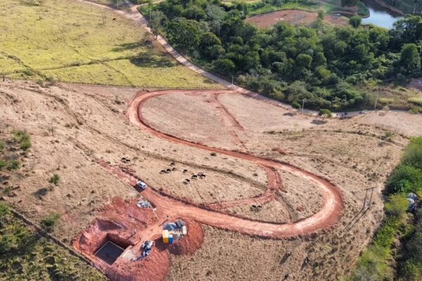 Prefeitura inicia obra de acesso para instalação de antena de telefonia na Colônia Vaz de Melo
