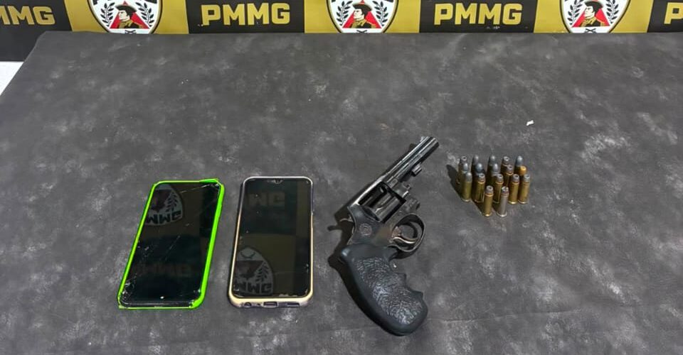 Homem é preso com arma e munições durante operação da Polícia Militar em Araponga