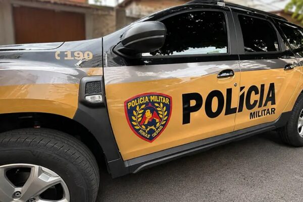 Trio armado invade casa e faz família de ex-prefeito refém em Piraúba