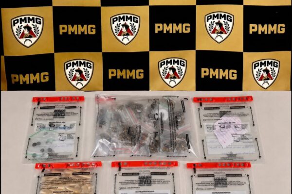 Homem é preso com mais de 160 porções de drogas após tentativa de fuga em Ubá