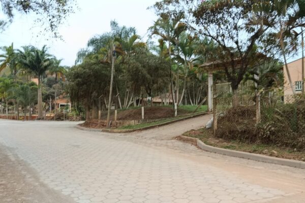 Calçamento avança na comunidade Juquinha de Paula