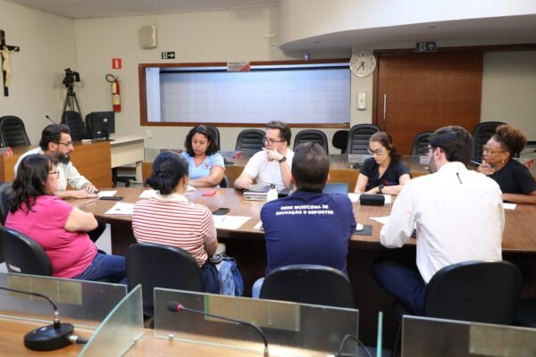 Comissão discute inclusão de auxiliares da Educação Infantil na carreira do Magistério