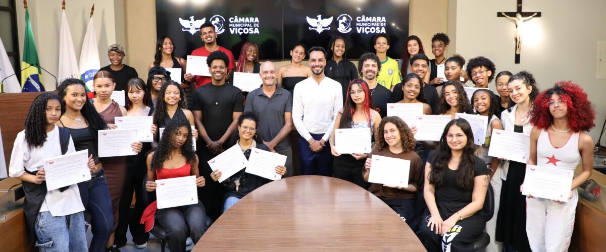 Câmara de Viçosa homenageia grupos de dança por conquistas em competições