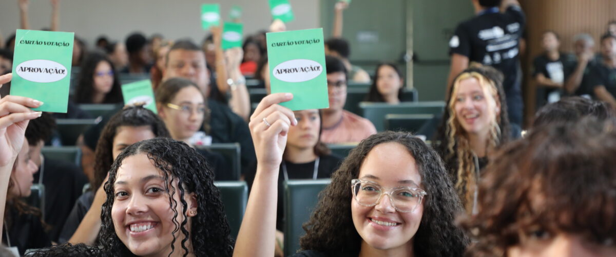 Viçosa sedia plenária regional do Parlamento Jovem Minas com mais de 200 estudantes