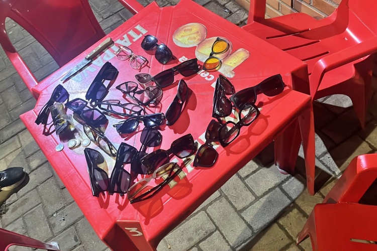 PM recupera 25 óculos furtados e prende suspeito em Muriaé