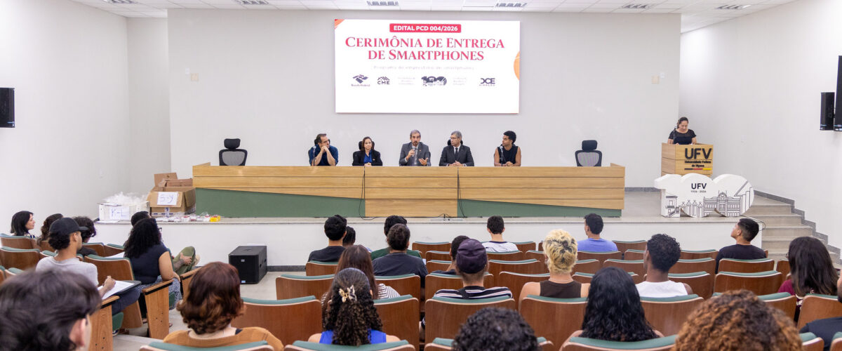 UFV entrega mais 200 smartphones a estudantes em parceria com a Receita Federal