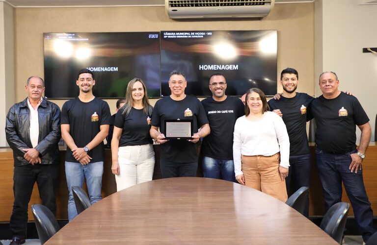 Câmara de Viçosa homenageia Zezé do Cachorro-Quente e tradição da família Barbosa