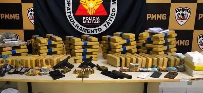 PM apreende mais de 100 quilos de drogas e armas durante operação em Ubá