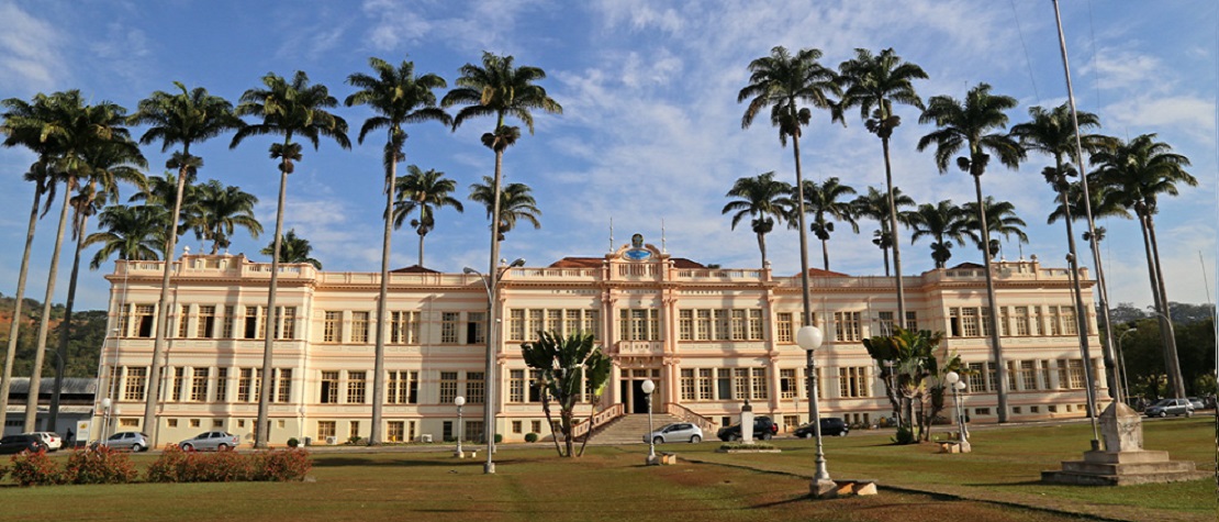UFV abre concurso para professor com remuneração de R$ 13,2 mil