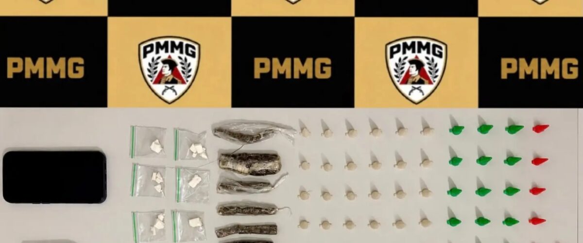 Adolescente de 17 anos é apreendido com drogas e materiais ligados ao tráfico em Ubá