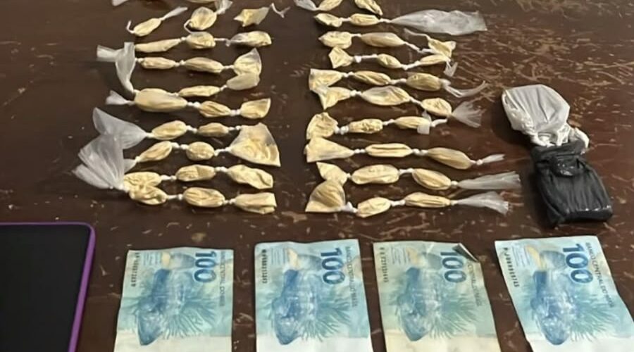 PM apreende 57 papelotes de cocaína e detém dois homens em Senador Firmino