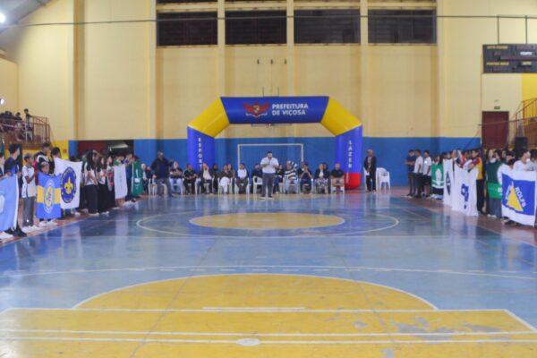 JEVs 2026 começam com desfile de atletas e acendimento da pira olímpica em Viçosa