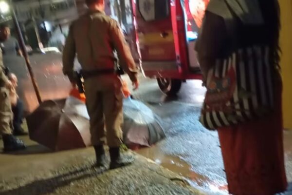 Idosa morre após ser atropelada por ônibus na Rua Gomes Barbosa, em Viçosa