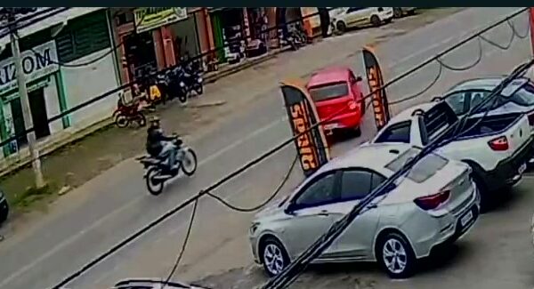 Motorista é preso após acidente entre carro e motocicleta em Viçosa