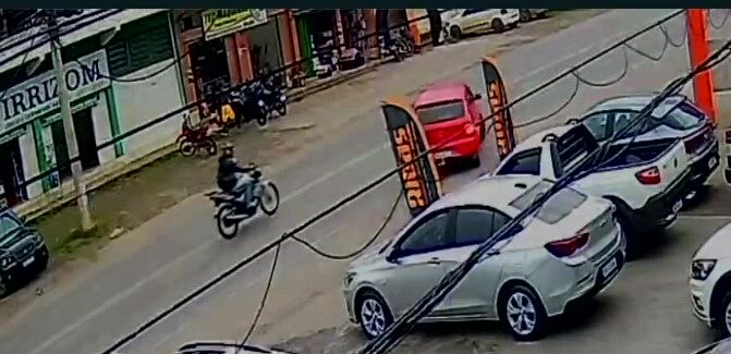 Motorista é preso após acidente entre carro e motocicleta em Viçosa