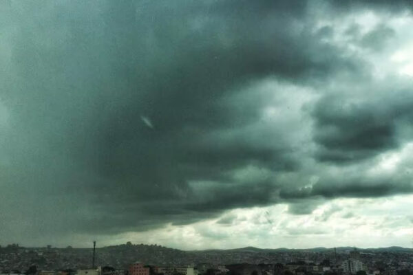 INMET emite alerta laranja para tempestades e chuva atinge Viçosa e região
