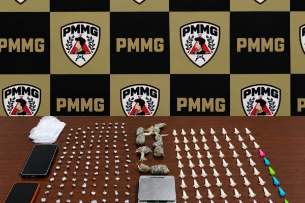 Polícia Militar prende quatro homens e apreende drogas em Senador Firmino