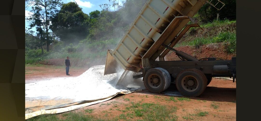 Viçosa inicia entrega de calcário a produtores rurais por meio de compra conjunta