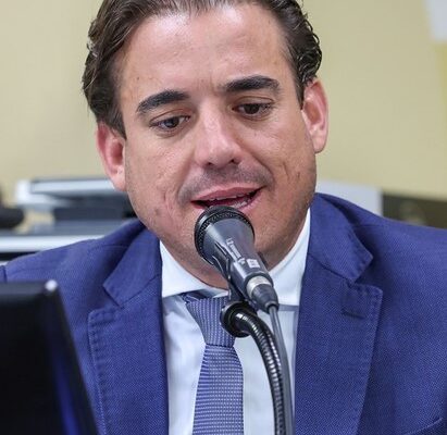 Após vitória nas urnas, deputado Adriano Alvarenga é internado para avaliação médica