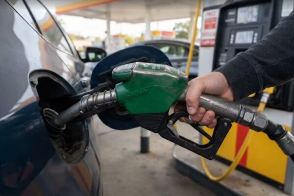 Governo zera imposto federal sobre gasolina por 30 dias e amplia subsídios ao diesel e etanol