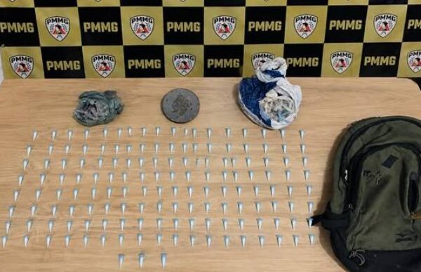 Polícia apreende 159 pinos de cocaína escondidos em bambuzal em Paula Cândido