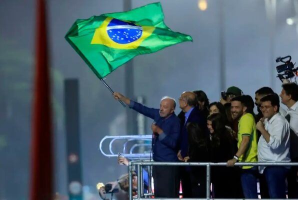 Lula tem 67,92% dos votos válidos em Viçosa; Flávio Bolsonaro registra 32,08%