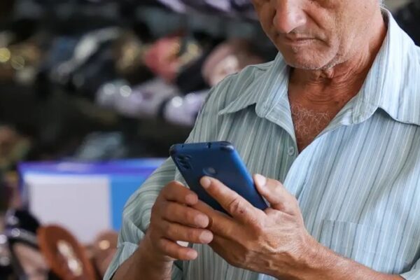 Biometria facial será exigida para contratação e manutenção de linhas de celular a partir de 2027