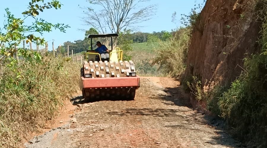 Prefeitura mantém operação tapa-buracos e serviços em estradas de Viçosa