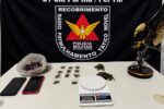 Homem é preso por tráfico de drogas e adolescente é apreendido em Ponte Nova