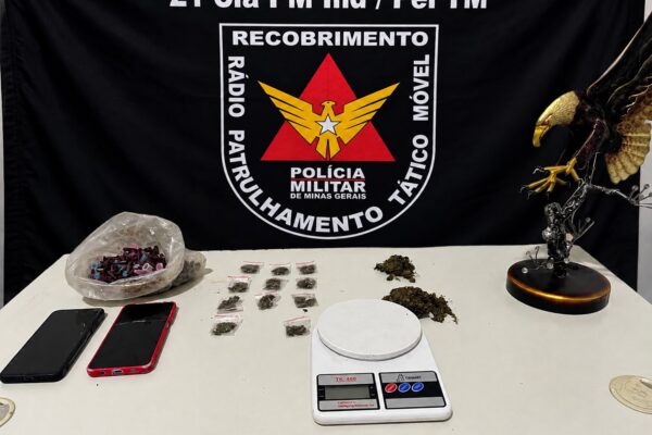 Homem é preso por tráfico de drogas e adolescente é apreendido em Ponte Nova