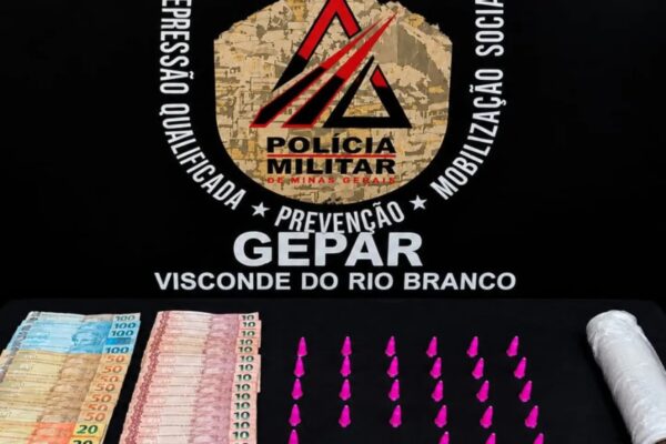 Polícia apreende cocaína, maconha e mais de R$ 1,2 mil em operação em Visconde do Rio Branco