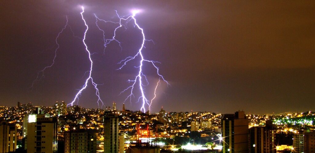 Cemig orienta sobre proteção de aparelhos elétricos durante o período chuvoso em Minas Gerais