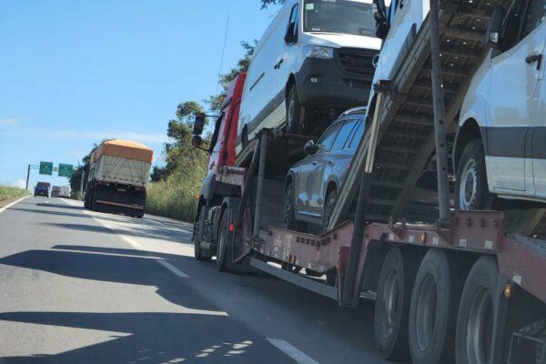 Feriado de Nossa Senhora Aparecida terá tráfego restrito de veículos de grande porte nas rodovias de Minas