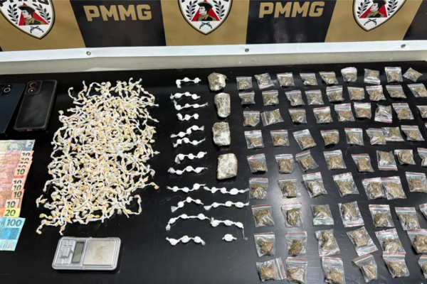 Operação da PM apreende mais de 800 pedras de crack e conduz 3 pessoas em Ervália