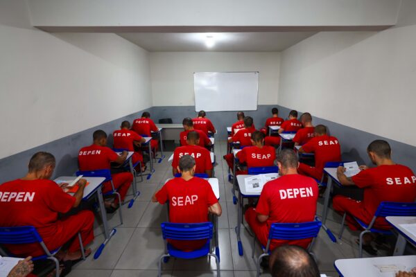 Minas Gerais registra aumento de cerca de 66% nas inscrições para o Encceja PPL em relação a 2020