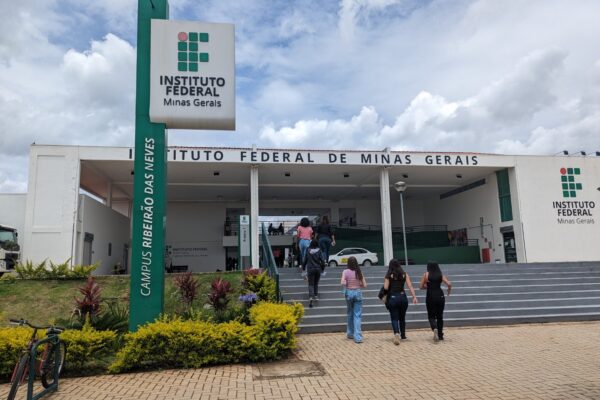 IFMG abre concurso com vagas para professores em Ponte Nova e outras 11 cidades de Minas Gerais